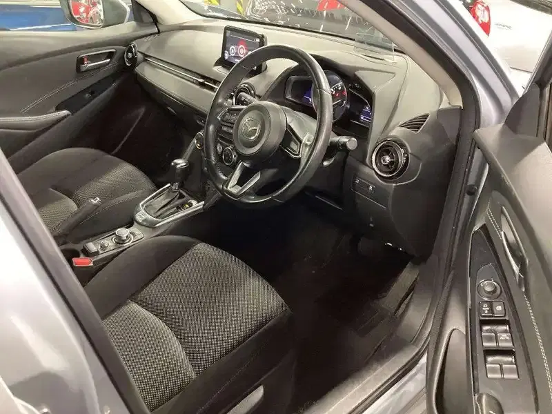 MAZDA DEMIO 13 S TOURING Image 3