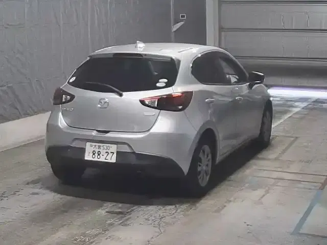 MAZDA DEMIO 13S Image 4