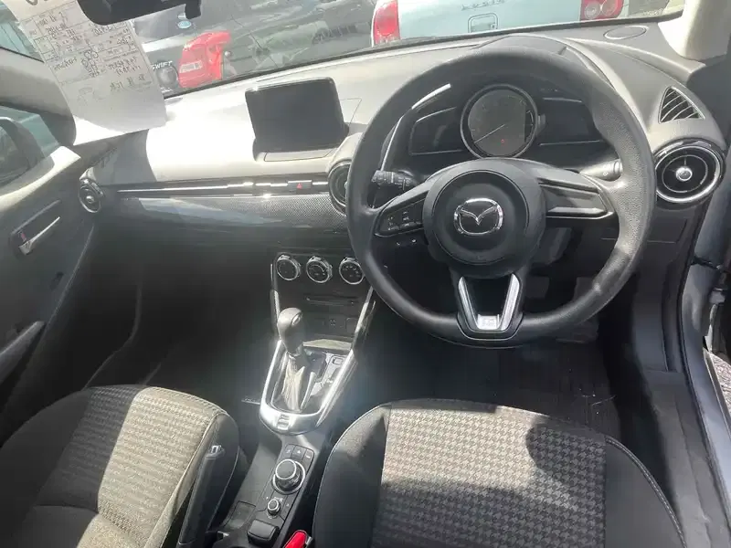 MAZDA DEMIO 13S Image 7