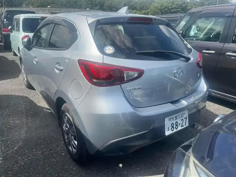 MAZDA DEMIO 13S Image 2