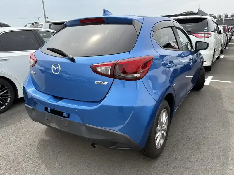 MAZDA DEMIO 15S Image 2