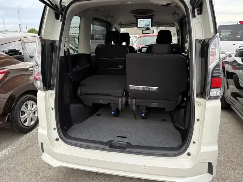 NISSAN SERENA E POWER HIGHWAY STAR V Image 11