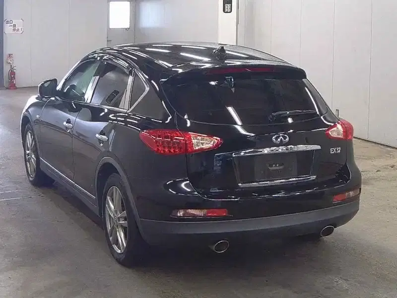 NISSAN SKYLINE CROSSOVER 370GT Image 2