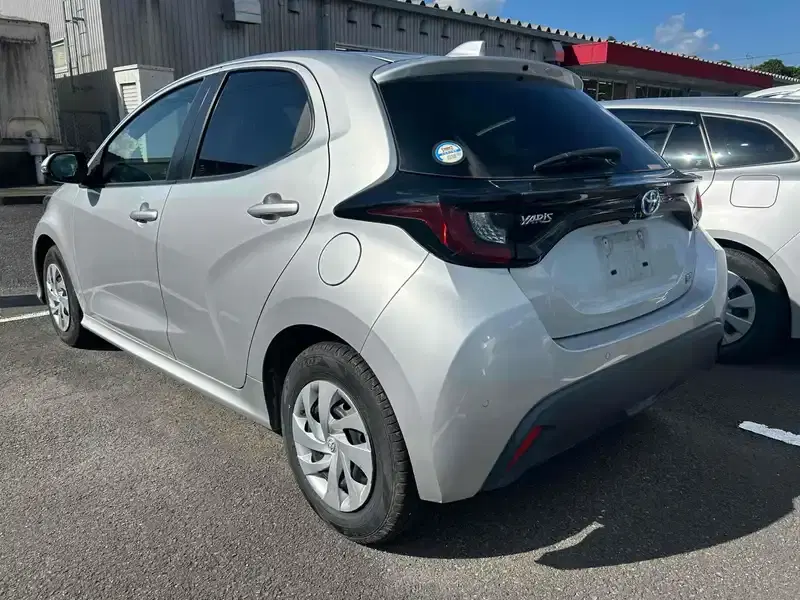 TOYOTA YARIS HYBRID X Image 2