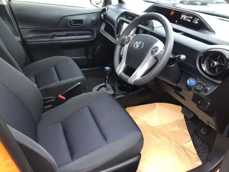 TOYOTA AQUA S Image 5