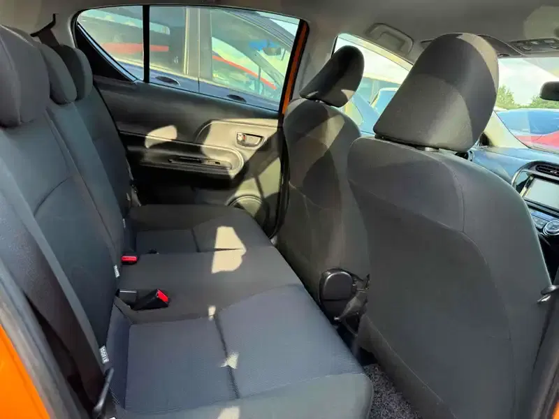 TOYOTA AQUA S Image 12