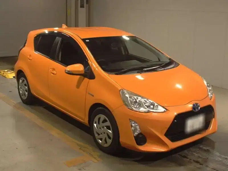 TOYOTA AQUA S Image 6