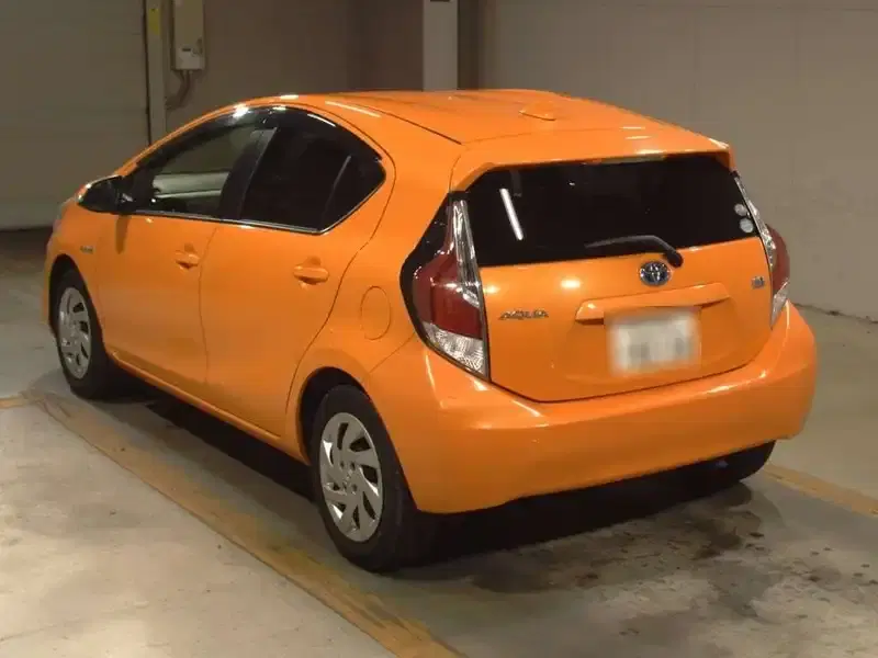 TOYOTA AQUA S Image 7