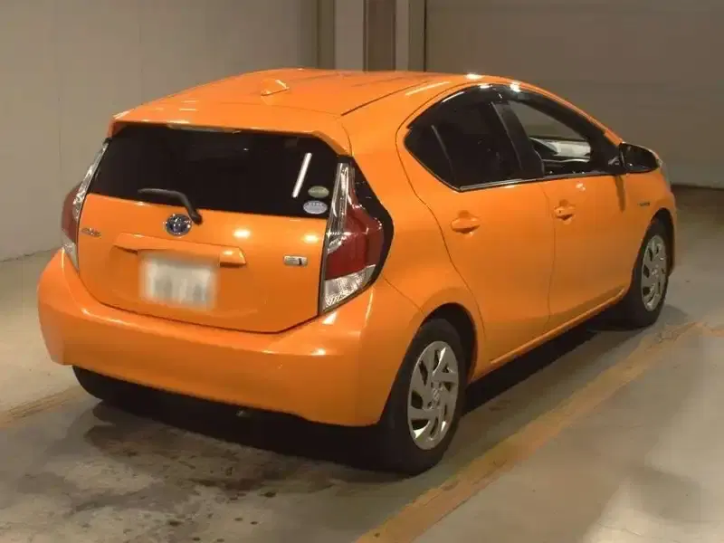 TOYOTA AQUA S Image 4