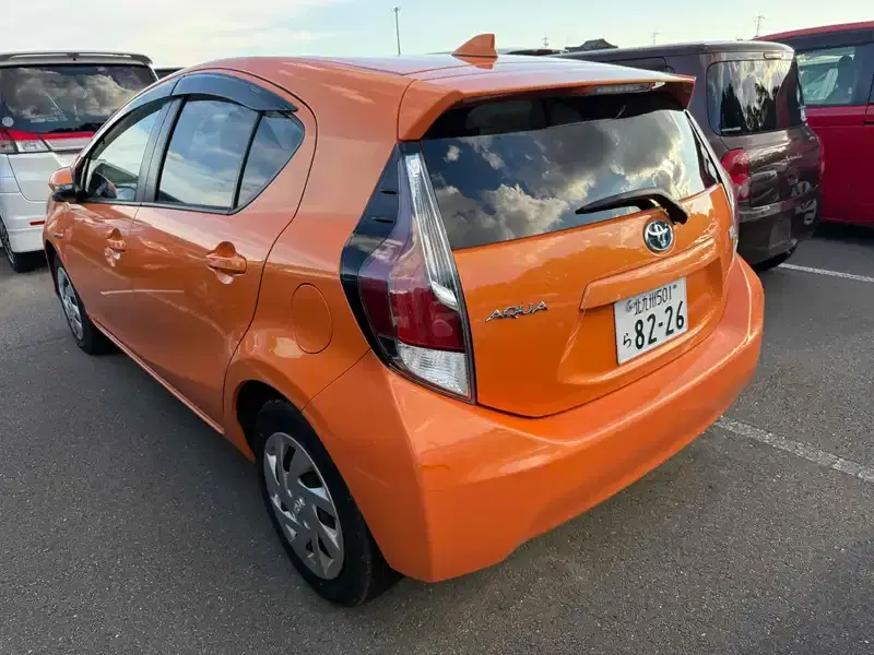 TOYOTA AQUA S Image 2