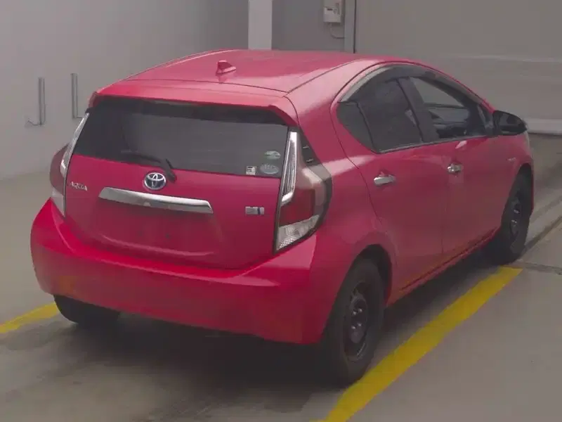 TOYOTA AQUA S Image 2