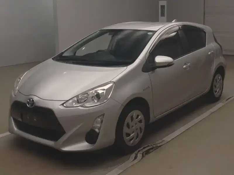 TOYOTA AQUA S Image 3