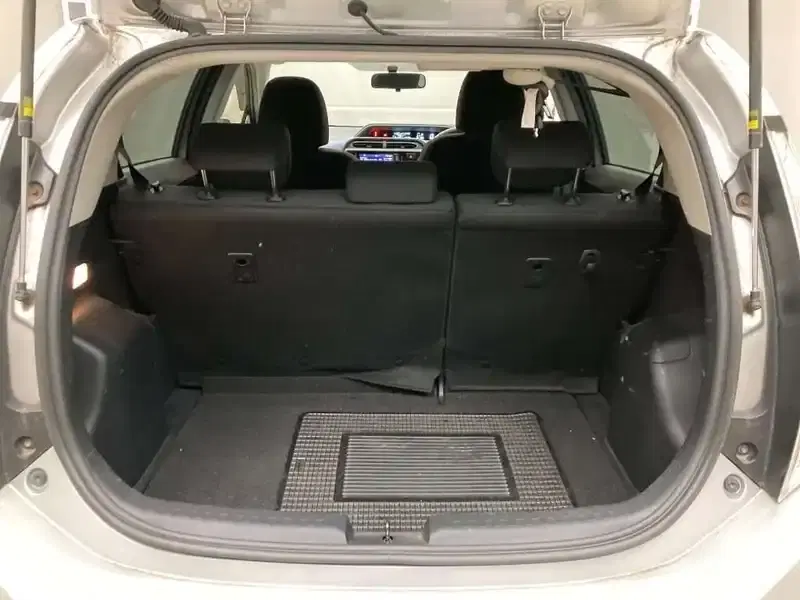 TOYOTA AQUA S Image 11