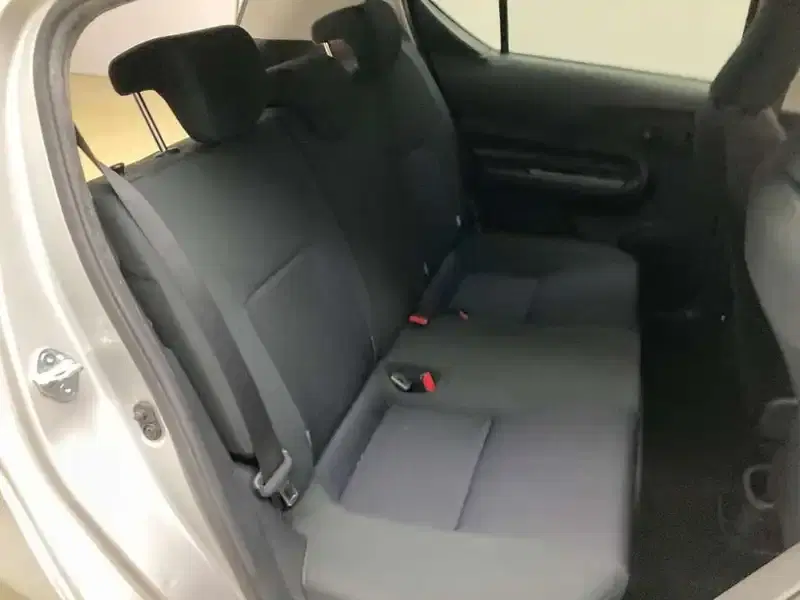 TOYOTA AQUA S Image 10