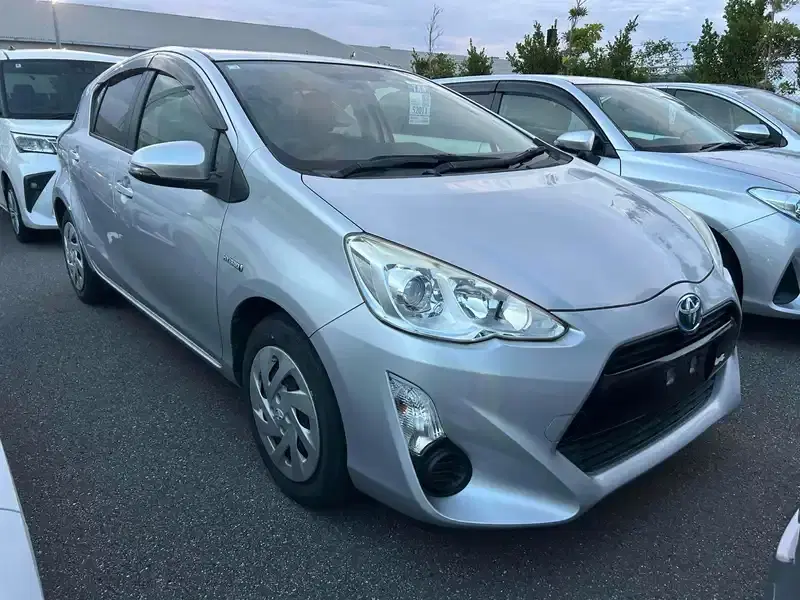 TOYOTA AQUA S Image 19