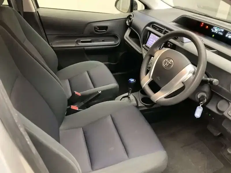 TOYOTA AQUA S Image 5