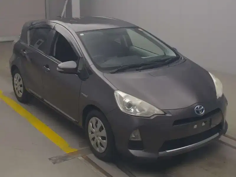 TOYOTA AQUA S Image 4
