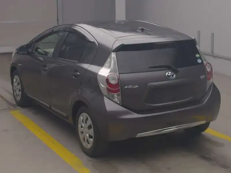 TOYOTA AQUA S Image 5