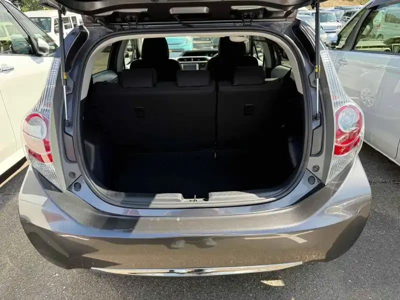 TOYOTA AQUA S Image 14