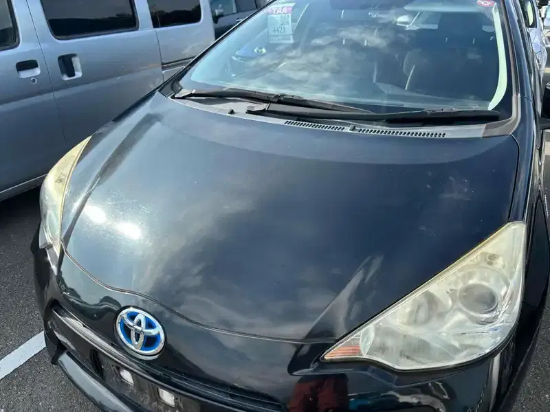 TOYOTA AQUA G BLACK LEATHER Image 8