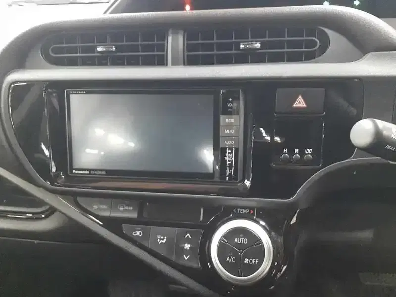TOYOTA AQUA G Image 9