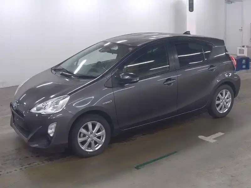 TOYOTA AQUA G BLACK SOFT LEATHER SELECTION Image 4