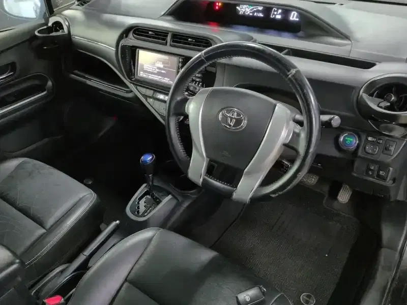 TOYOTA AQUA G BLACK SOFT LEATHER SELECTION Image 3