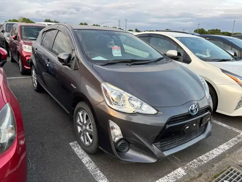 TOYOTA AQUA G BLACK SOFT LEATHER SELECTION Image 7