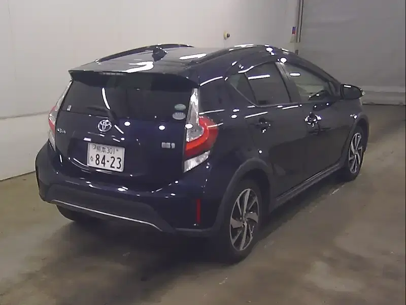 TOYOTA AQUA CROSS OVER Image 4