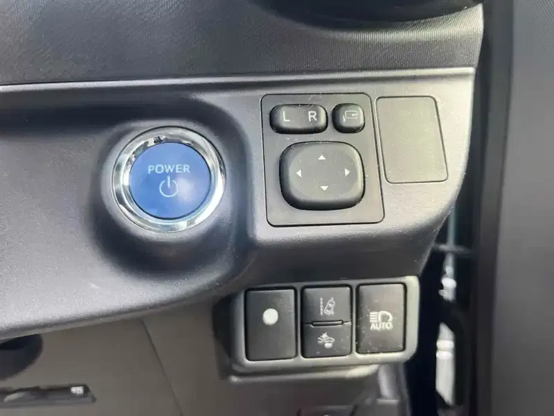 TOYOTA AQUA CROSS OVER Image 9