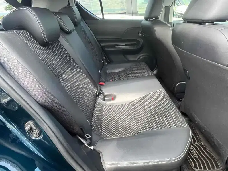 TOYOTA AQUA CROSS OVER Image 8