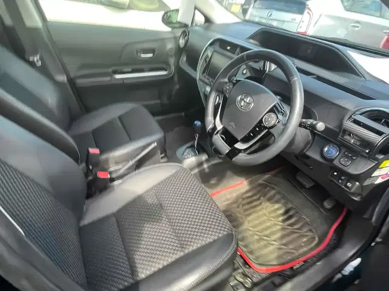 TOYOTA AQUA CROSS OVER Image 6