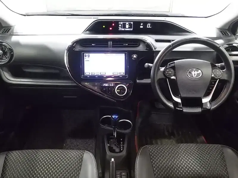 TOYOTA AQUA CROSS OVER Image 5