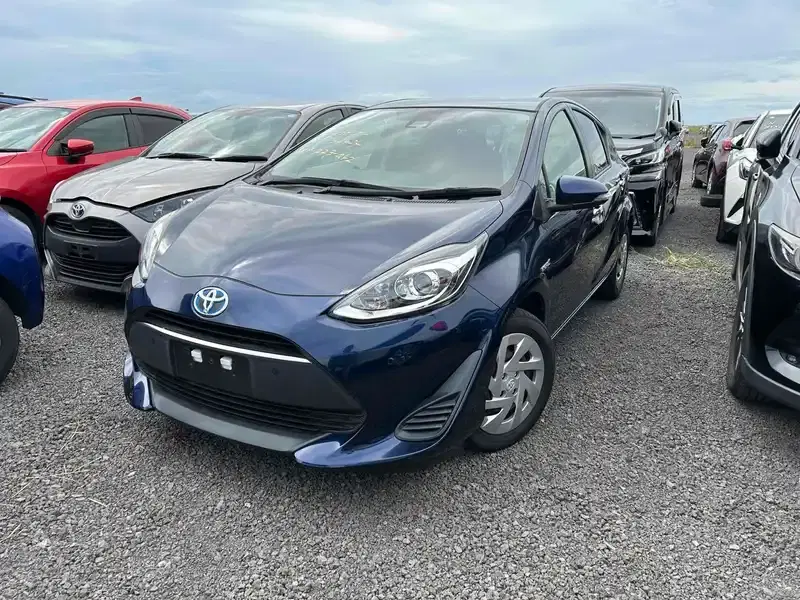 2018 Toyota AQUA 85,000 km