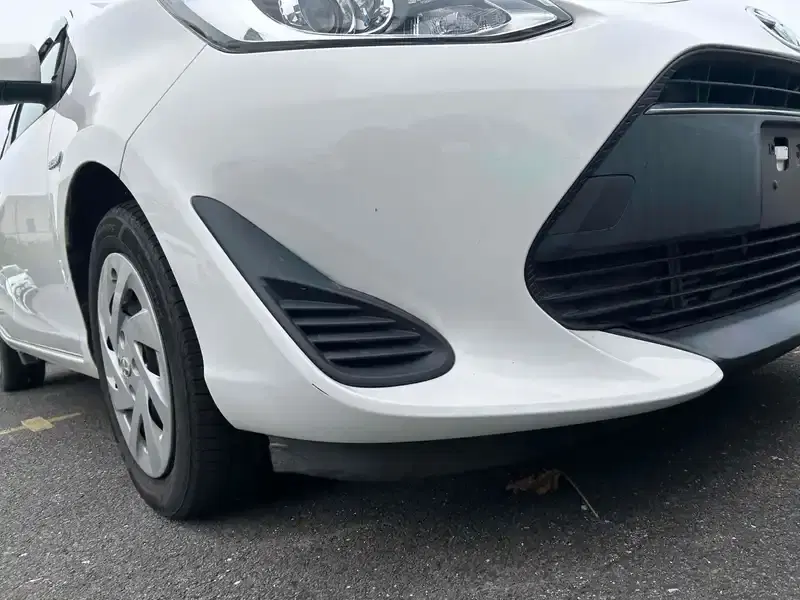 TOYOTA AQUA S Image 8