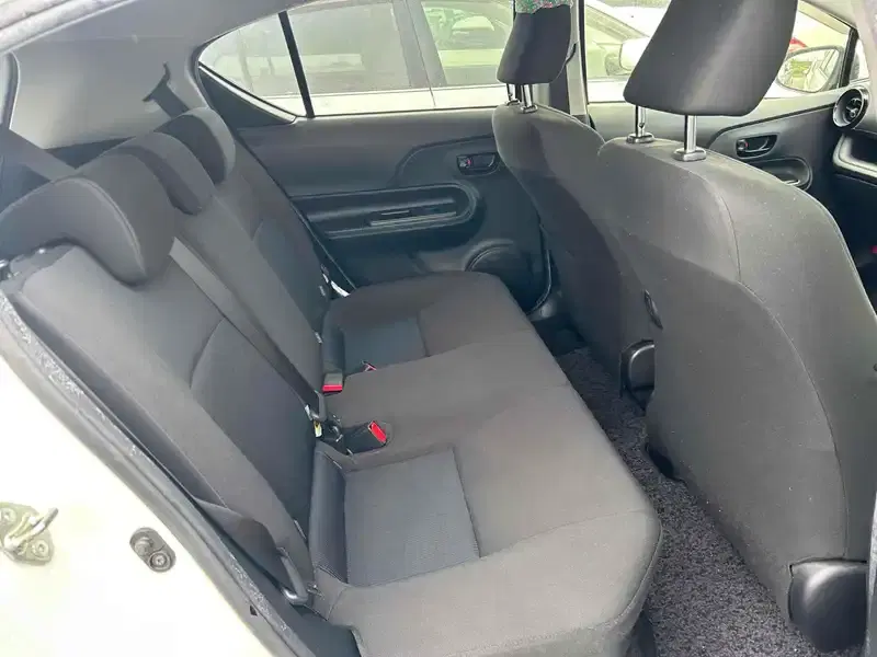 TOYOTA AQUA S Image 7