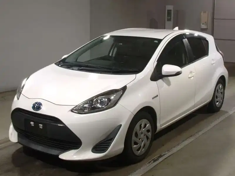 TOYOTA AQUA S Image 3