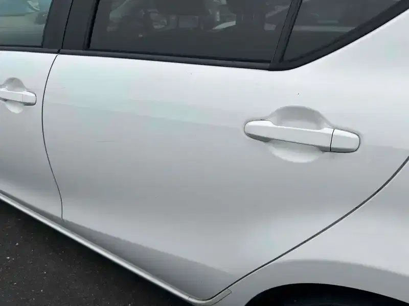 TOYOTA AQUA S Image 10
