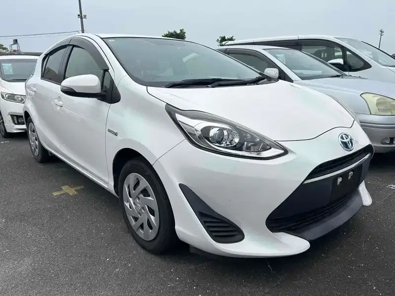 2019 Toyota AQUA 97,000 km