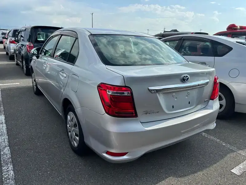 TOYOTA COROLLA AXIO HYBRID Image 2