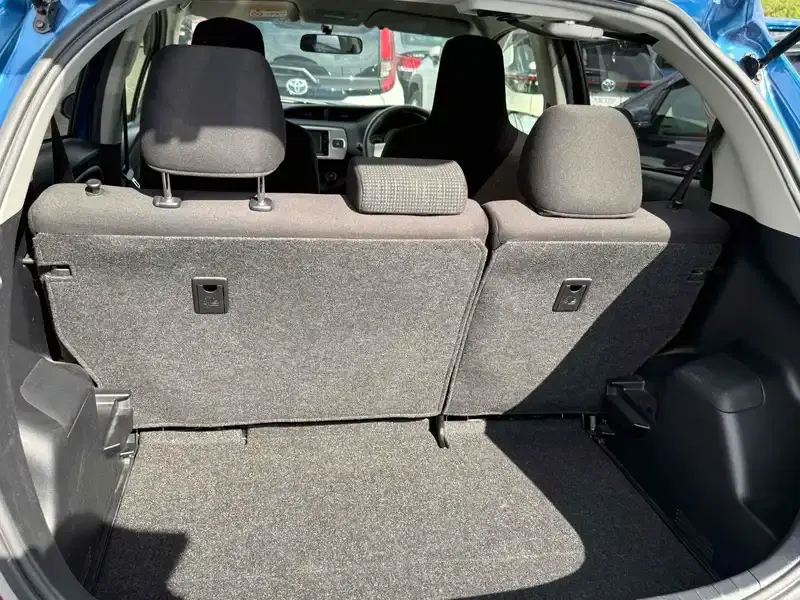 TOYOTA VITZ F Image 10