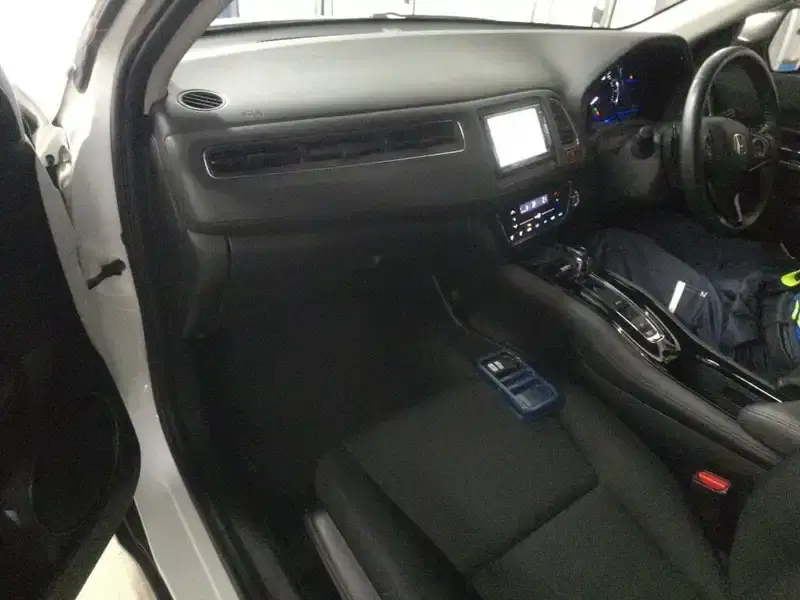 HONDA VEZEL HYBRID X Image 3