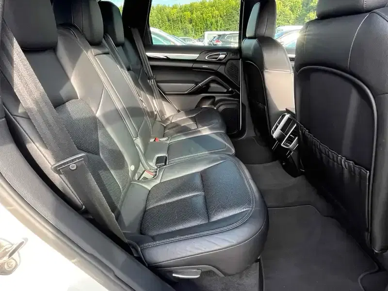 PORSCHE CAYENNE 4WD Image 7