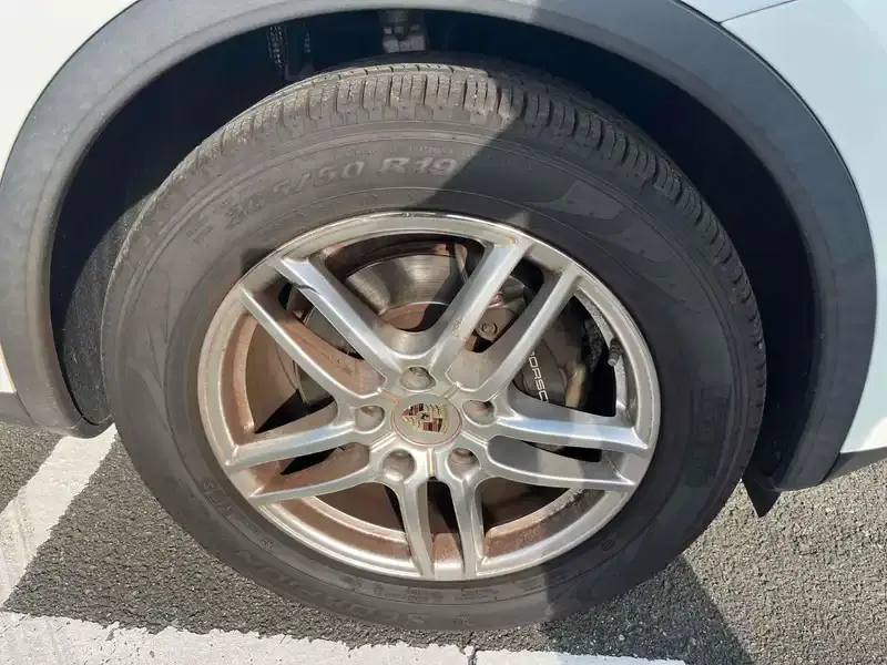 PORSCHE CAYENNE 4WD Image 12