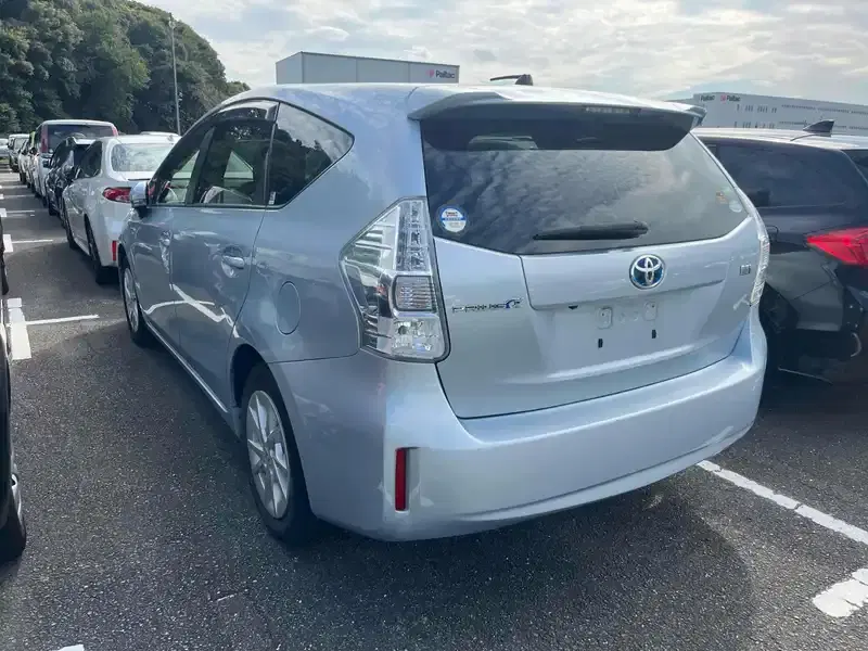 TOYOTA PRIUS ALPHA S Image 2