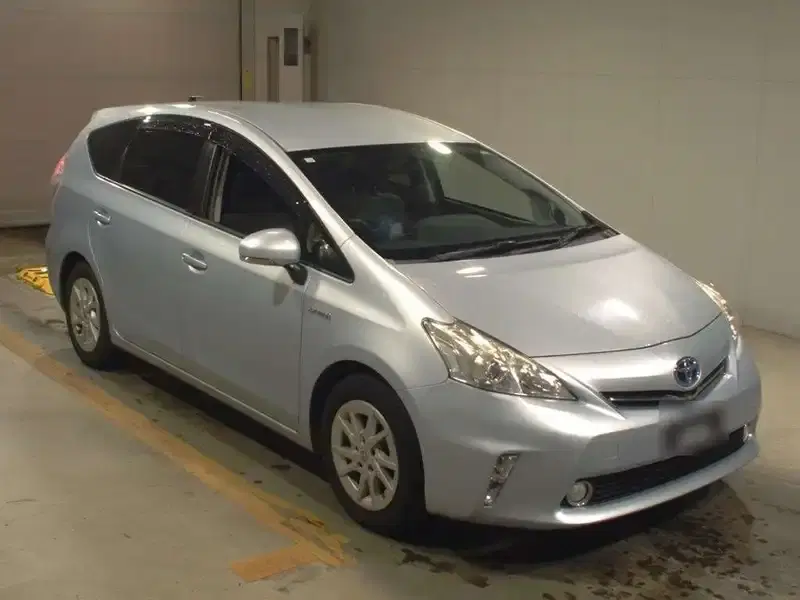 TOYOTA PRIUS ALPHA S Image 6