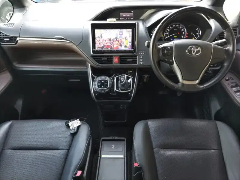 TOYOTA ESQUIRE HYBRID GI Image 3