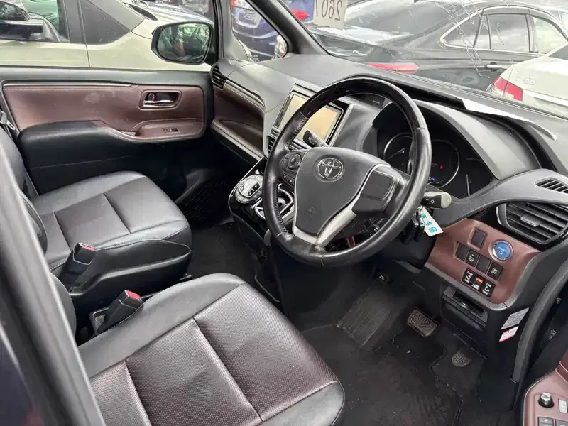 TOYOTA ESQUIRE HYBRID GI Image 9