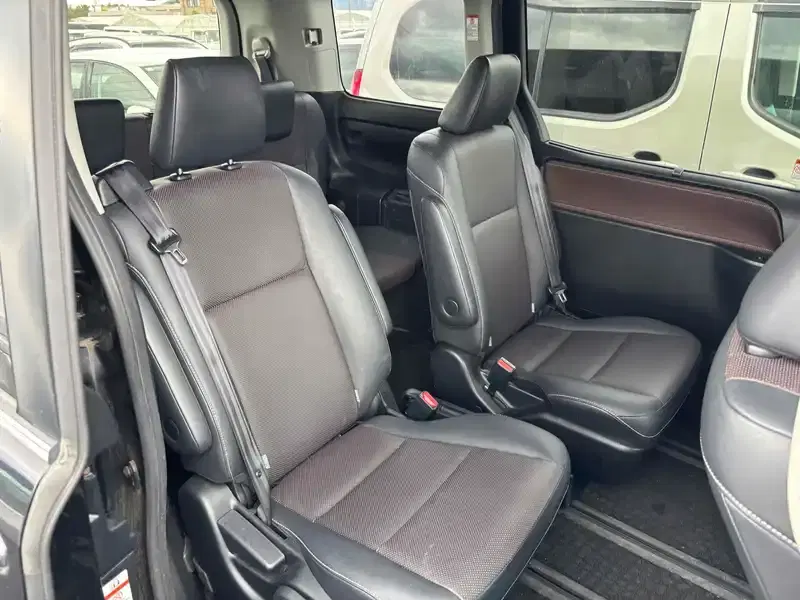 TOYOTA ESQUIRE HYBRID GI Image 10