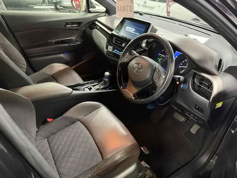 TOYOTA C-HR G Image 3